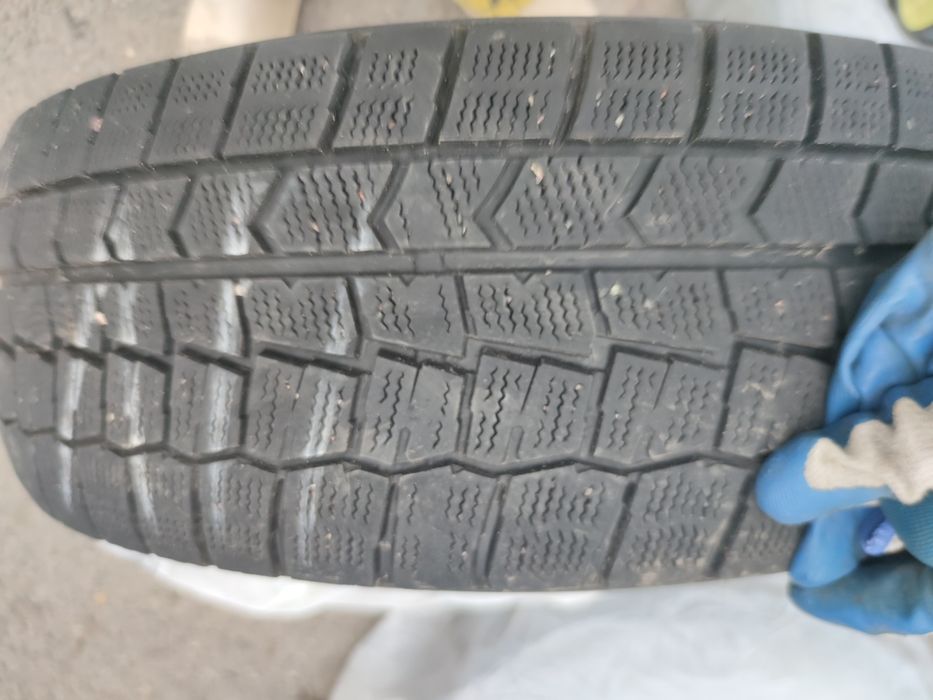 Шины 3 штуки б/у