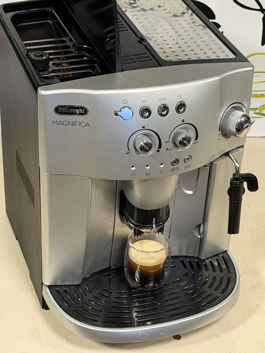 Кафемашина кафе автомат delonghi magnifica с гаранция