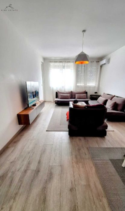 Дава се под наем Двустаен апартамент в София, Лозенец - 65 кв.м за 575 € - Снимка #2