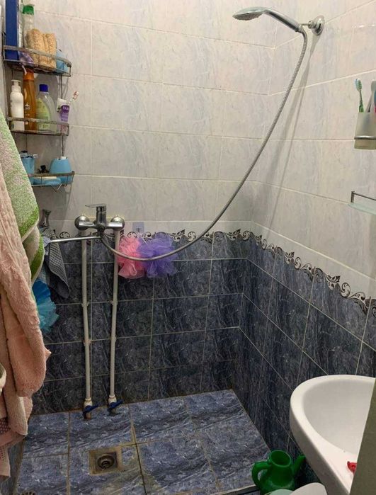 Продаётся участок М.Ашрафи ор Самарканд кафе