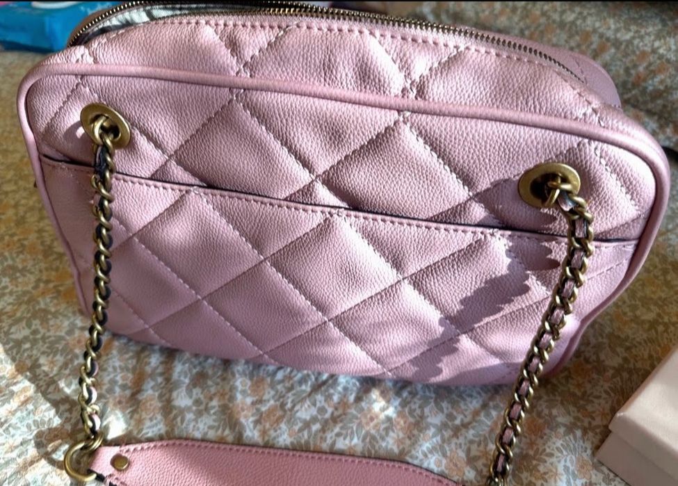 Оригинална чанта Guess