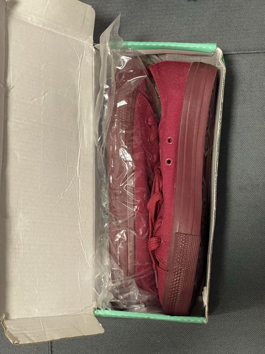 Tenisi femei Sara marimea 40 , cutie si saculet , fabricat in Ro