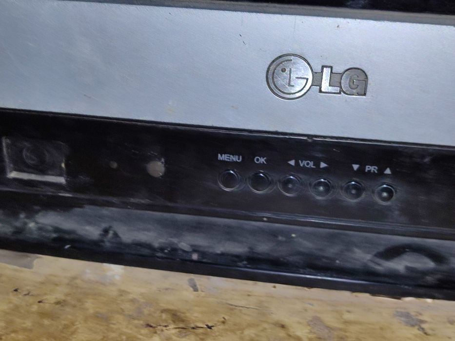 Телевизор LG работает