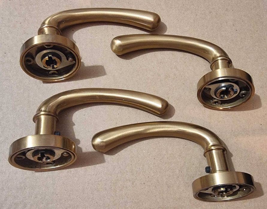 Дръжки, брави, панти и насрещници