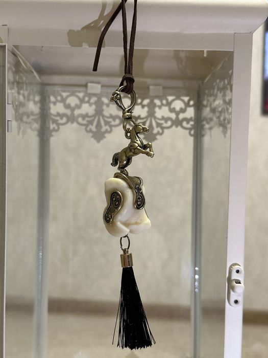 Асык аксессуары-подвеска необычная