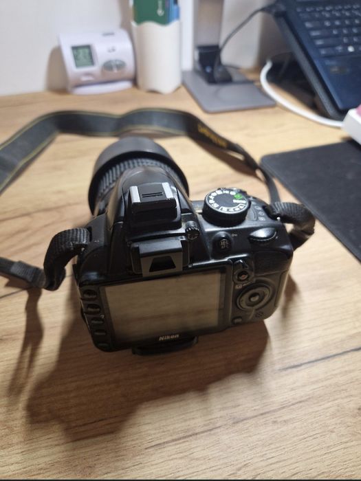 Nikon DSLR D3100 cu trepied