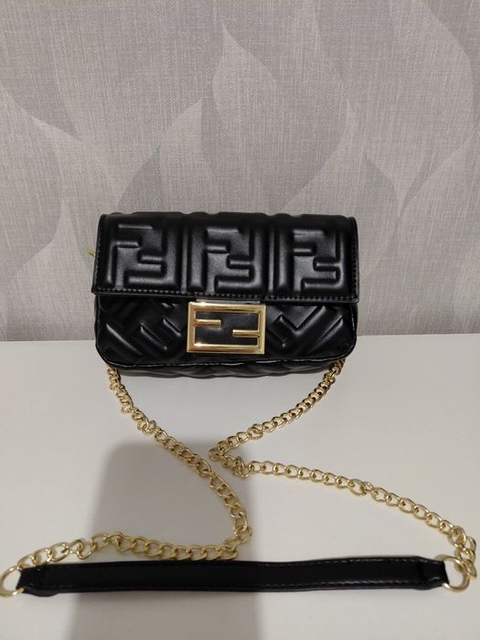 Сумка  " FENDI" новая
