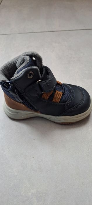 Бебешки     боти