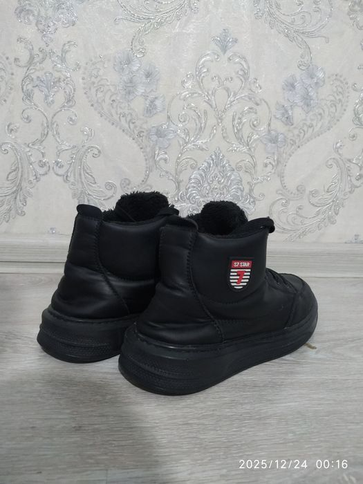 Мужской ботинка сотилади. 38®