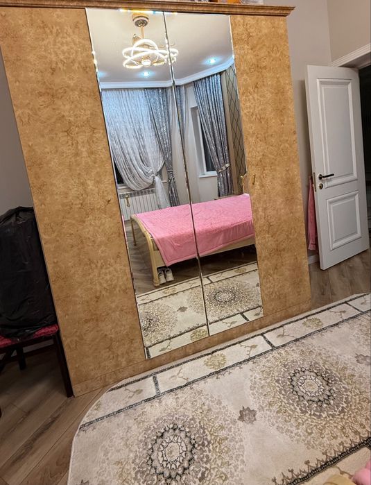 Продам спальный гарнитур в коричневом цвете