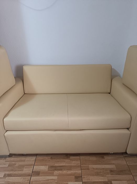 Canapea extensibila pentru 2 persoane