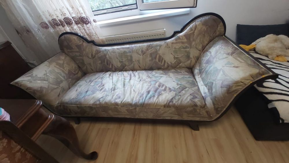 Vând mobilier vechi