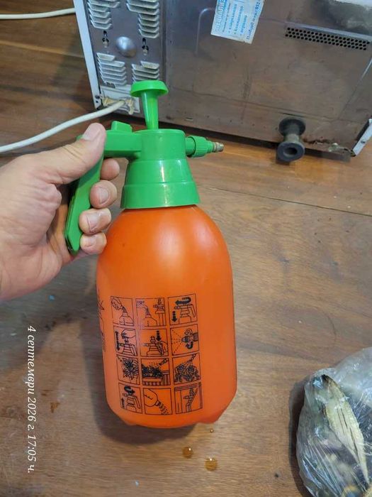 ръчна градинска пръскачка с предварително напомпване (Pressure Sprayer).
