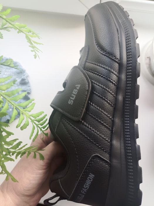 Продам новые кроссовки 43р