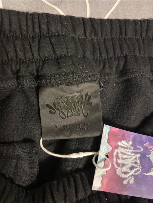 Pantaloni scurți syna world