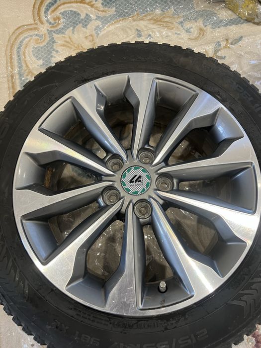 Продам диски с шинами на R17