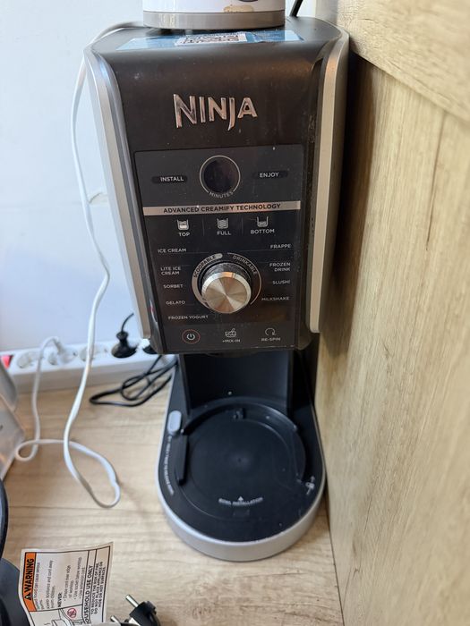 Ninja CREAMi Deluxe – aparat de înghețată, 10 programe + 2 recipiente