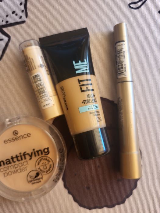 Фондове тен Maybelline спирала  коректор и пудра