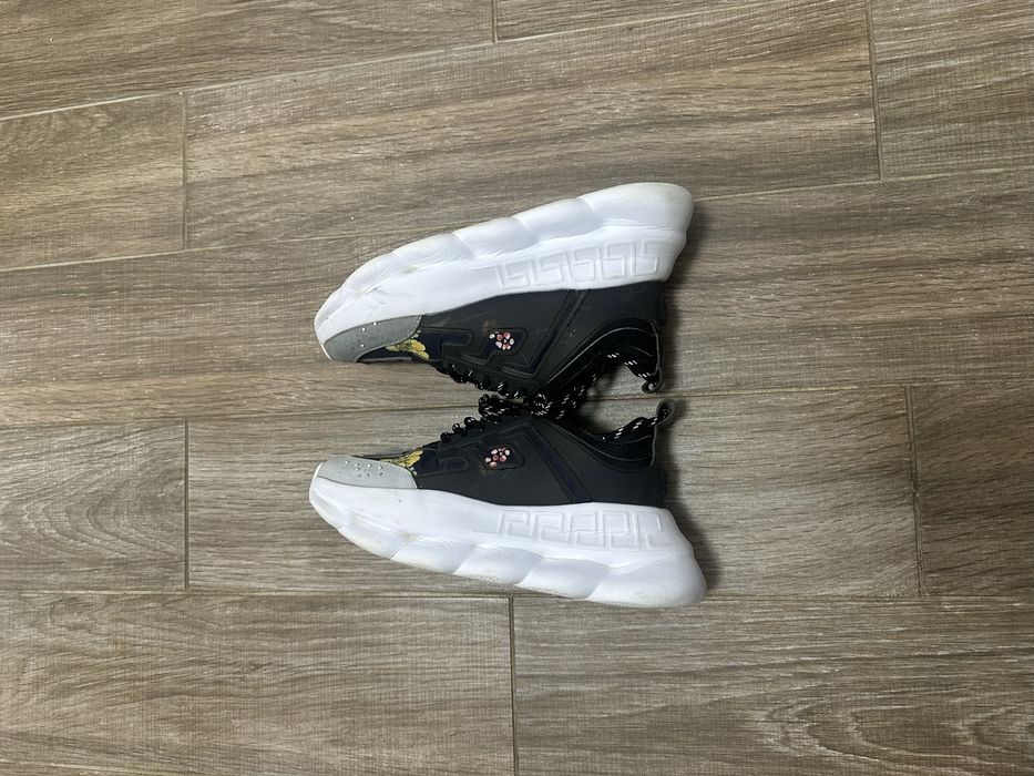 Versace chain reaction