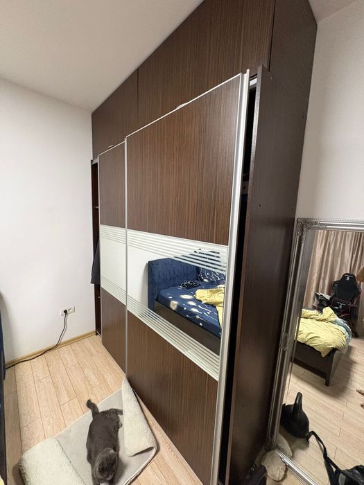 Dulap dressing cu uși glisante
