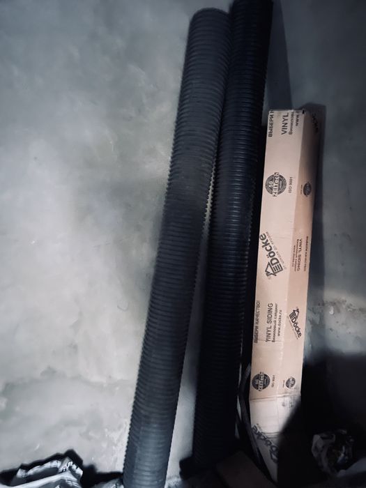 Канализационная труба и подьемник