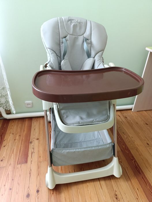 Продам столик для кормления.