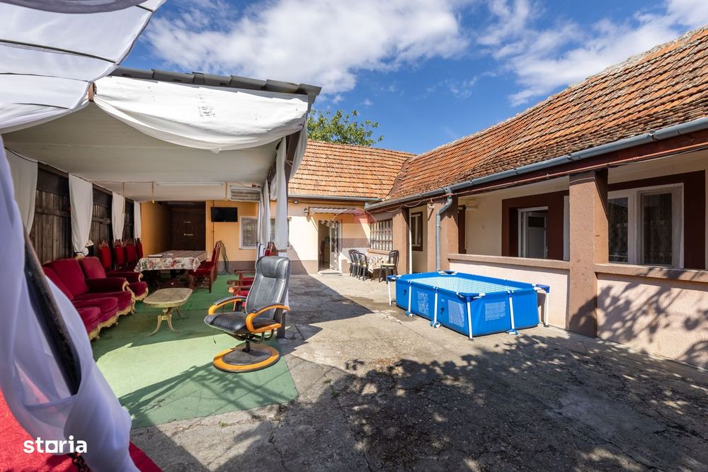 Casă de închiriat cu 4 camere în Pârneava – mobilată și utilată