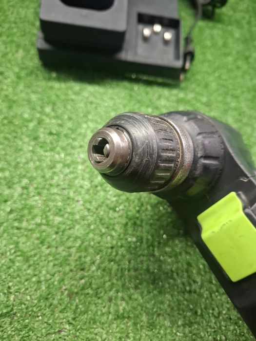 Винтоверт на Festo CDD ES с батерия 2 ампера и зарядно