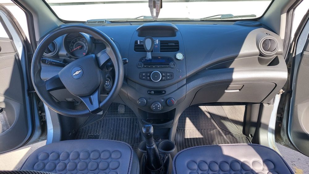Vând Chevrolet Spark