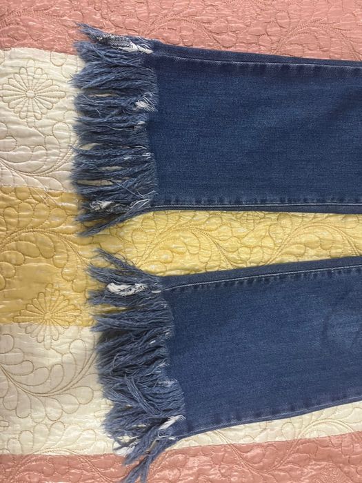 Продам женские джинсы