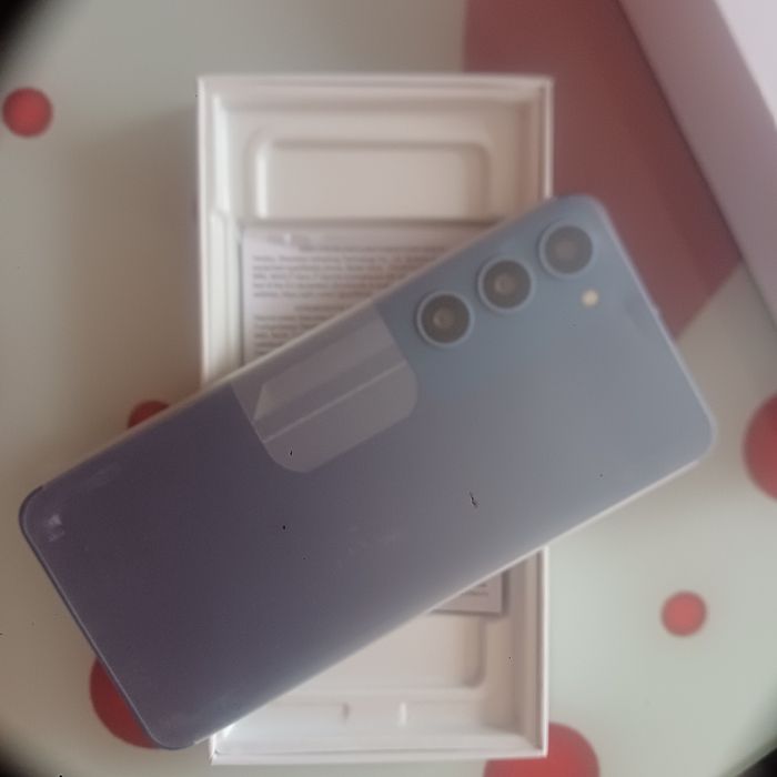 Telefon mobil nou, 128GB. Perfect pentru cei care doresc un dispozitiv