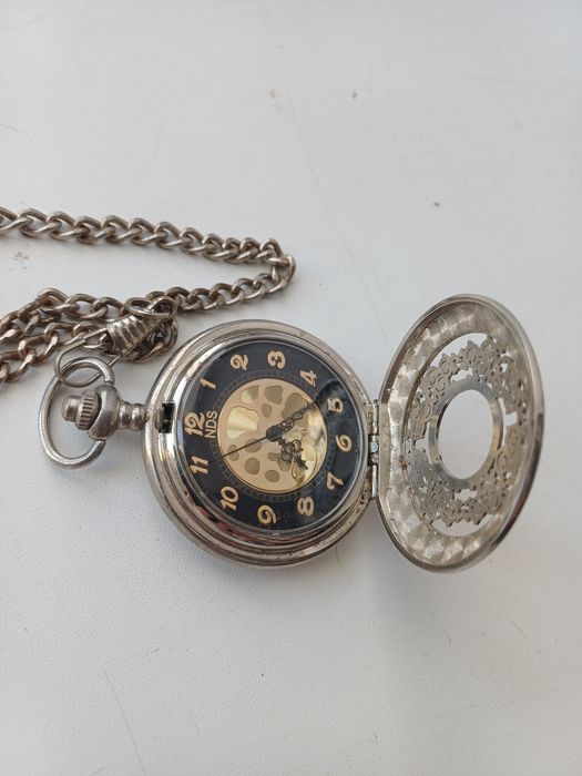 Часы электронные и карманные