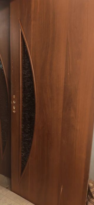 Отдам,две межкомнатных двери