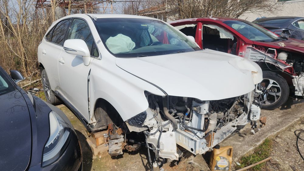 Lexus RX450H на части