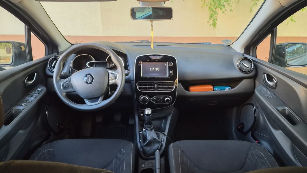 Vând renault clio