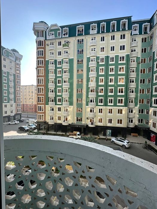 1 xona 3 etaj xon saroy domidan sotiladi