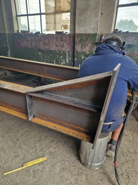 Producător Structuri metalice