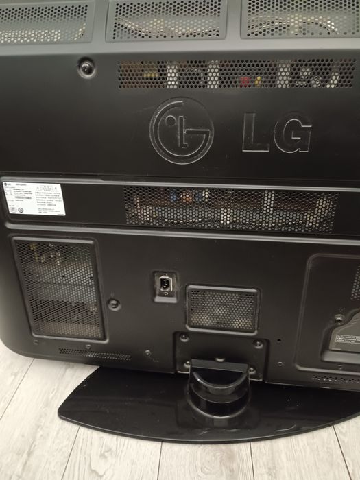 Продаю телевизор LG