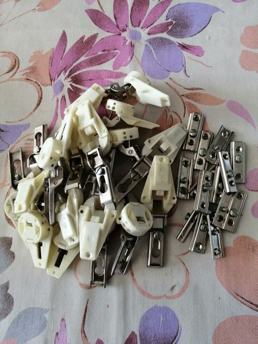 Дръжки, панти и колела за мебели и врати