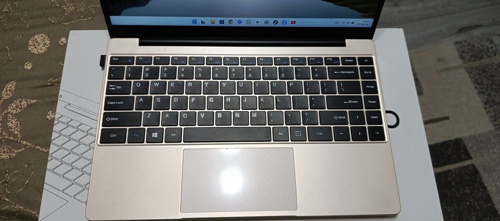 Laptop 6/256 14 inchi