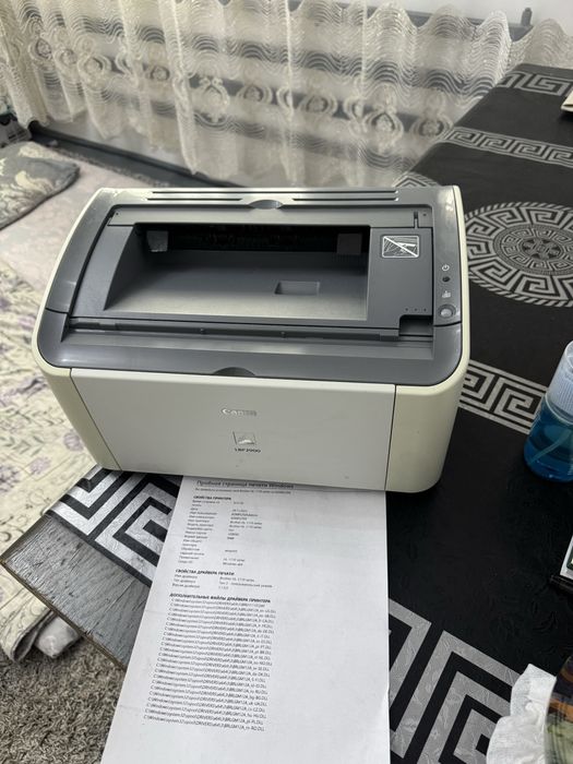 Canon lbp2900 oq-qora lazerniy holati yaxshi aybi yoq