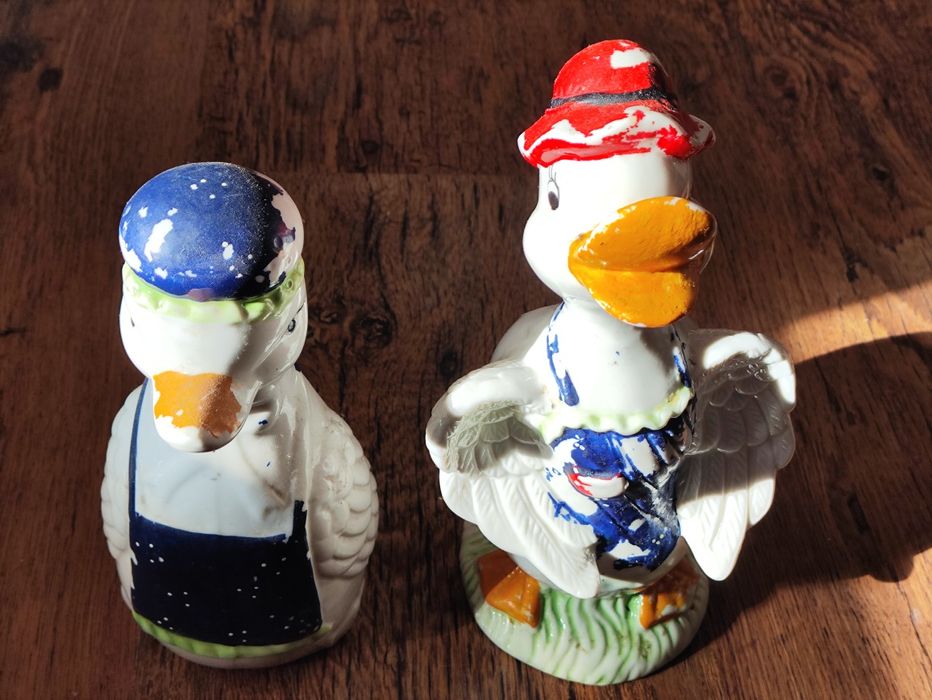 Две порцеланови фигурки патета