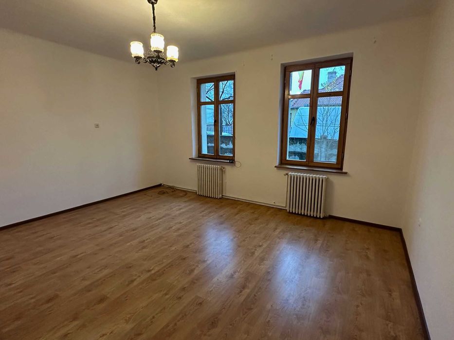 Inchiriez casa 2 camere singur in curte - teren 900 mp - Sibiu - str. Nicolae Iorga