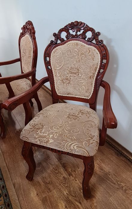 Гостинный набор, стол, стулья, диваны