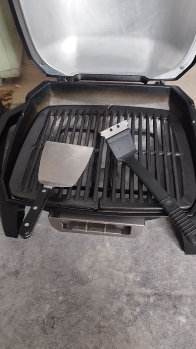 Електрическа скара с капак