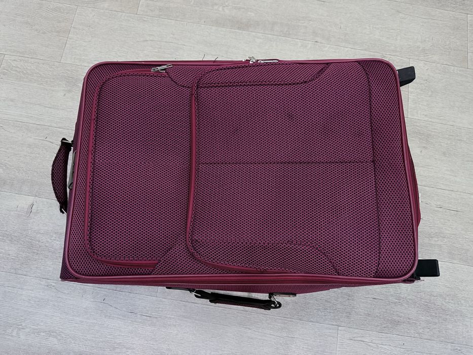 Чемодан дорожный