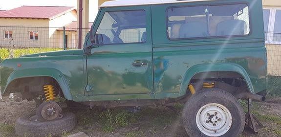 dezmembrez land rover defender