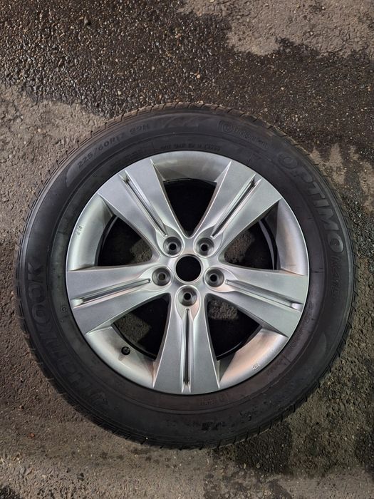 Roți originale complete R17 SUV (Hyundai / Kia) . Cauciucuri de iarna.