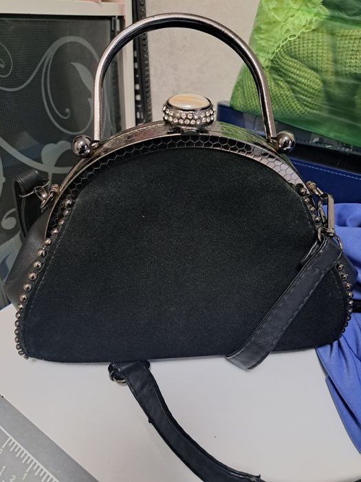 Чёрная сумка замша