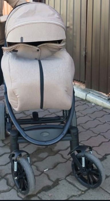 Детская круглогодичная коляска